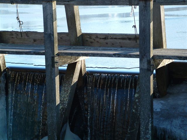 water frozen in midstream (9)