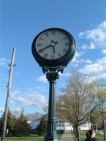 unique clock (1)
